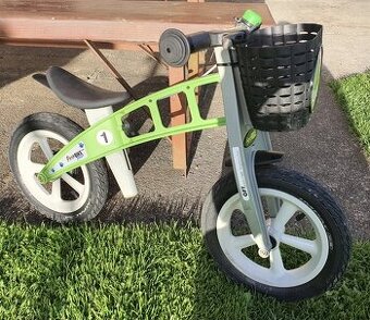 Odrážedlo Firstbike Street + košík + adaptéry na snížení