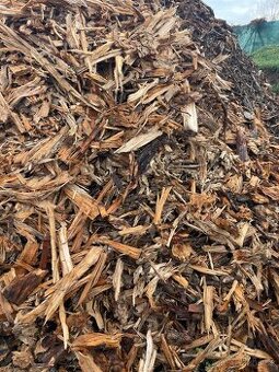 Dřevní drť z pařezů