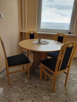 Jídelní stůl a 4 židle - poctivé dřevo (buk)