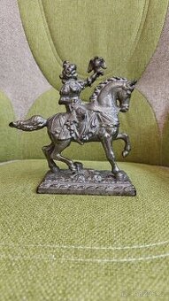 STARÉ KOVOVÉ TĚŽÍTKO - SOCHA - JEZDEC NA KONI SLITINA KOVU