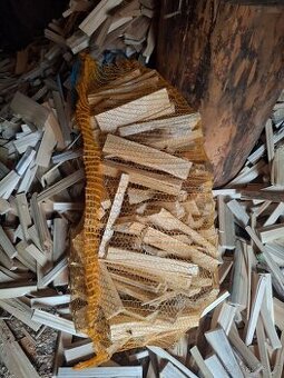 Smrkové třísky na podpal – 10 kg, suché, ručně štípané