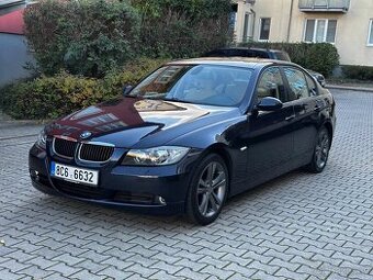 BMW E90 320i 110kW Xenony ALU R17 Tempomat El. tažné