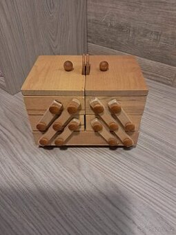Dřevěná krabička/ šperkovnice - 1