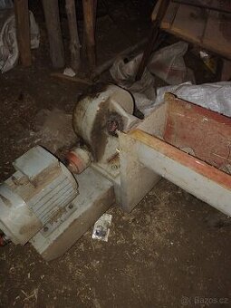 Prodám úhlovou převodovku i s motorem