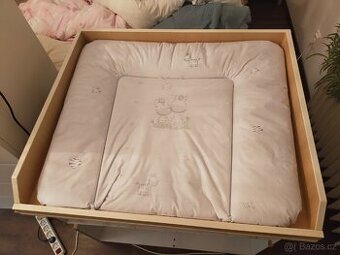 Přebalovací pult na stůl nebo komodu