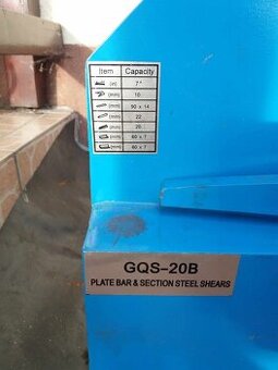 Pákový stříhací stroj