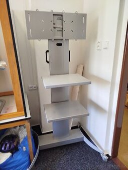 Robustní mobilní stojan na monitor – profi provedení