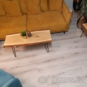 Nový Konferenční stolek s kůrou - dubové dřevo - 1
