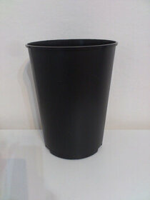 plastový květník černý 17,5x23