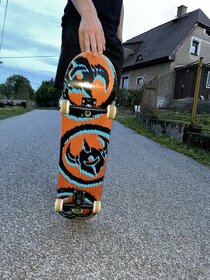 Skateboard značky Tensor