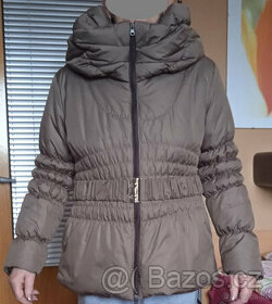 Lehká dámská zimní bunda s kapucí