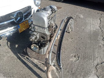 Predam motor na Mercedes Benz 190 SL