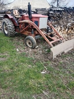 Traktor s čelním nakladačem