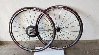 Zapletená silniční kola Mavic Aksium Race