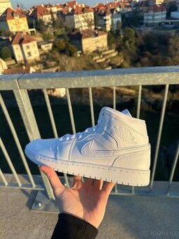 Jordan 1 Triple White