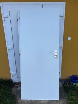 Bílé dveře 80cm