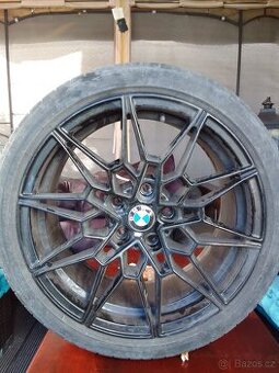 225/40R18
