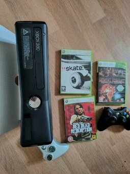 XBOX 360 4GB, dva ovladače, 3 hry