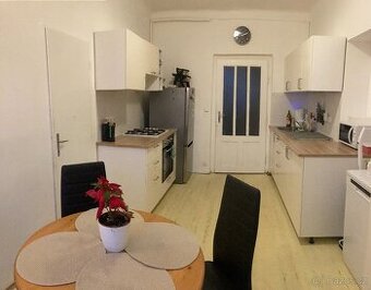 Pronájem bytu 2+1 (69 m²), Praha 4, klidná lokalita 🏡