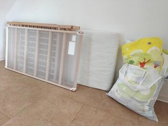 Postýlka IKEA včetně lemu a peřiny