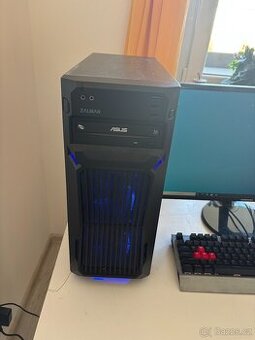 Stolní počítač, monitor a klávesnice