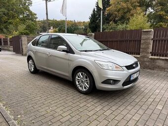 FORD FOCUS II 2,0i 107kW GHIA KŮŽE,STK,HATCHBACK
