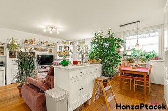 Prodej, byt 3+1 s lodžií, Třebešovská, Horní Počernice