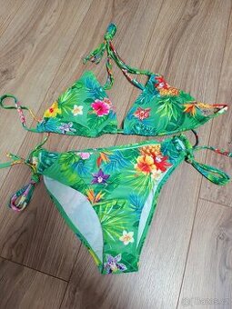 Nové dvoudílné plavky S