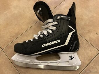 Lední brusle Crowned Attack 100, vel. 27,0 cm (EU 42)