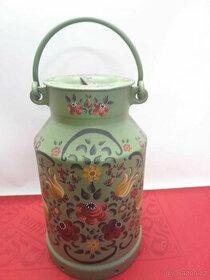 Ručně malovaná konev na mléko