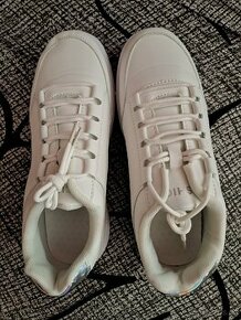 Bílé tenisky vel.40