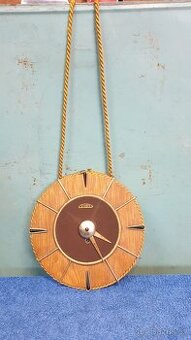 Prodám staré hodiny na zavěšení