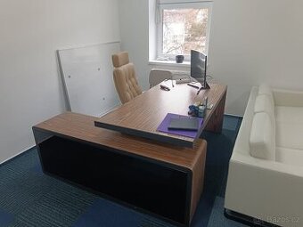 Kancelářský stůl