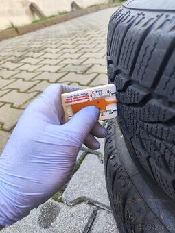 Plechovky 4x114,3 r15 střed 66 zimní pneu 175/65 r15