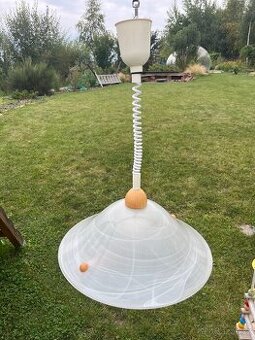 Stahovaci lustr svetlo