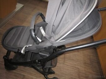 Skládací dětský kočárek