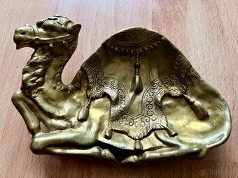 Popelník Velbloud bronz
