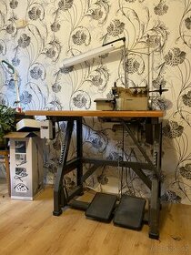 průmyslový obnitkovací stroj