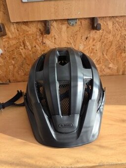 ABUS Macator 58–62 (L) – NOVÁ nenošená, jen kosmetické odřen