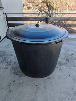 Plastový sud 500 l s víkem
