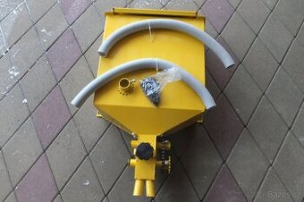 Na sazeč brambor rozmetadlo hnojivá.