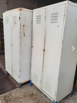 Plechová šatní skříň - posledních 10 kusů