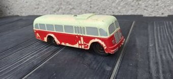 Starožitná hračka bakelitový autobus na setrvačník