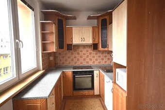 Prodej bytu 3+1 v osobním vlastnictví se zaskleným balkonem