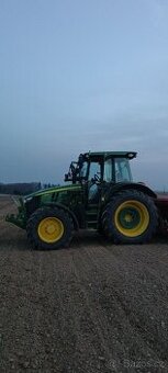 Traktor John Deere 5115R