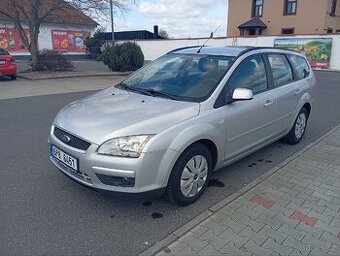 Ford Focus 1.6 benzín