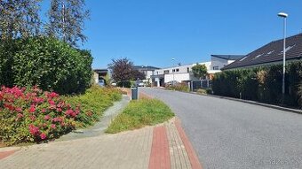 Stavební pozemek se sítěmi B11-Hrušovany u Brna- 874 m2