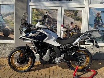 CFMOTO 700MT Adventure bílá - Akce kufry za 1 Kč