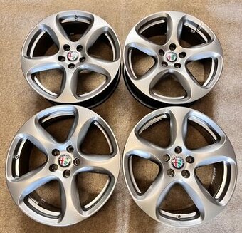 5x110 R18 ORIGINÁL Alfa Romeo Stelvio - TOP