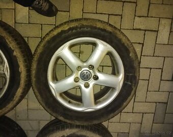 Pneu nic moc Vw Tuareg alu 5x130 18 ET57 8J zachovalý .....